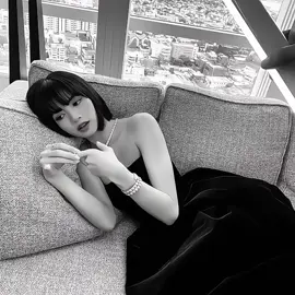#LISA - atualizações da legenda de ontem, não achei a blusa😘 mas vou procurar hoje DE NOVO pq ontem eu procurei só na hora do intervalo pq antes e dps não deu tempo🙄 . . ( ib :: @𝘣ⅈɑһ!💥 (𝐣𝐞𝐧𝐧'𝐬 𝐠𝐟) ) #fyy #fyp #foryou #virall 