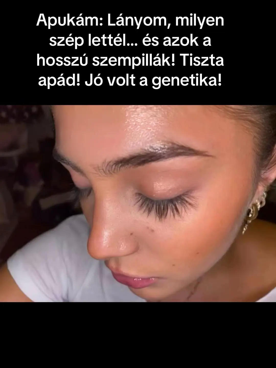Apukám azt hitte, a hosszú pilláim tőle vannak… Én meg csak mosolyogtam, miközben már két hónapja kenem a Lashberry-t. Ha te is turbóznád a saját pilláidat, a ZOE5 kuponkóddal most olcsóbban megrendelheted a lashberry.hu-n! #lashberry #szempillaszérum #sajátpillák #genetikavagyvarázslat #beautyhungary #pillanövesztés #foryou #fyp 