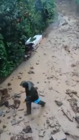 Mud flood in Turkey...#disaster #mudflood #flashflood #turkey 