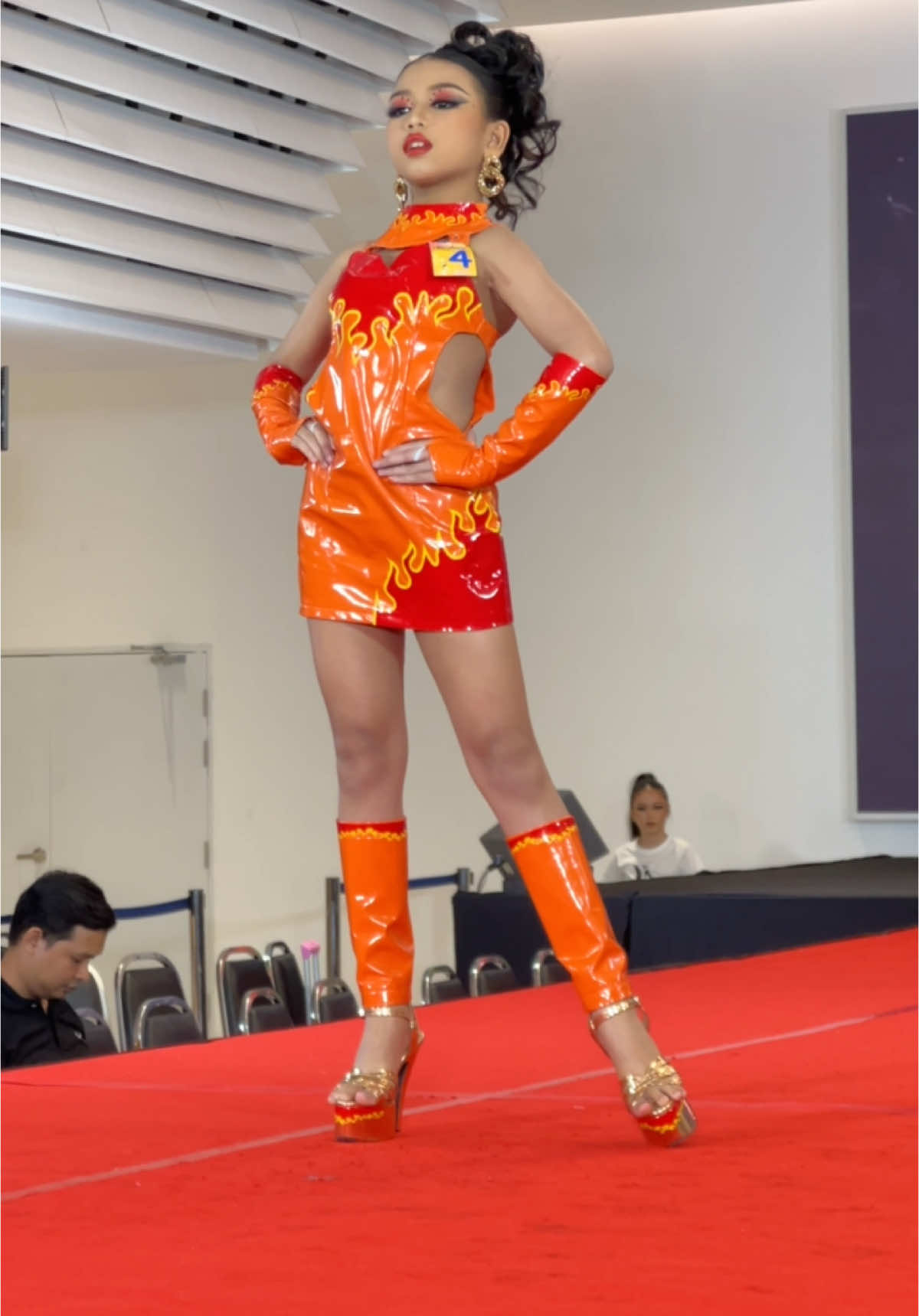 🧡❤️‍🔥🧡❤️‍🔥🧡❤️‍🔥🧡❤️‍🔥#alicesandrabella #alice_napaphat #alicenapaphat #model #models #models #เดินแบบ #เดินแบบ #นางแบบ #วาดลวดลายสตูดิโอ #วาดลวดลายบายเฮง #ลูกไม้เลื่อมสุพรรณบุรี #fashion #ลูกไม้เลื่อมสุพรรณบุรี #fashiontiktok #เทรนด์วันนี้tiktok ##เทรน #ติดกระแส #ติดเทรนด์วันนี้ #zabbmodel2025 #bestcostume 