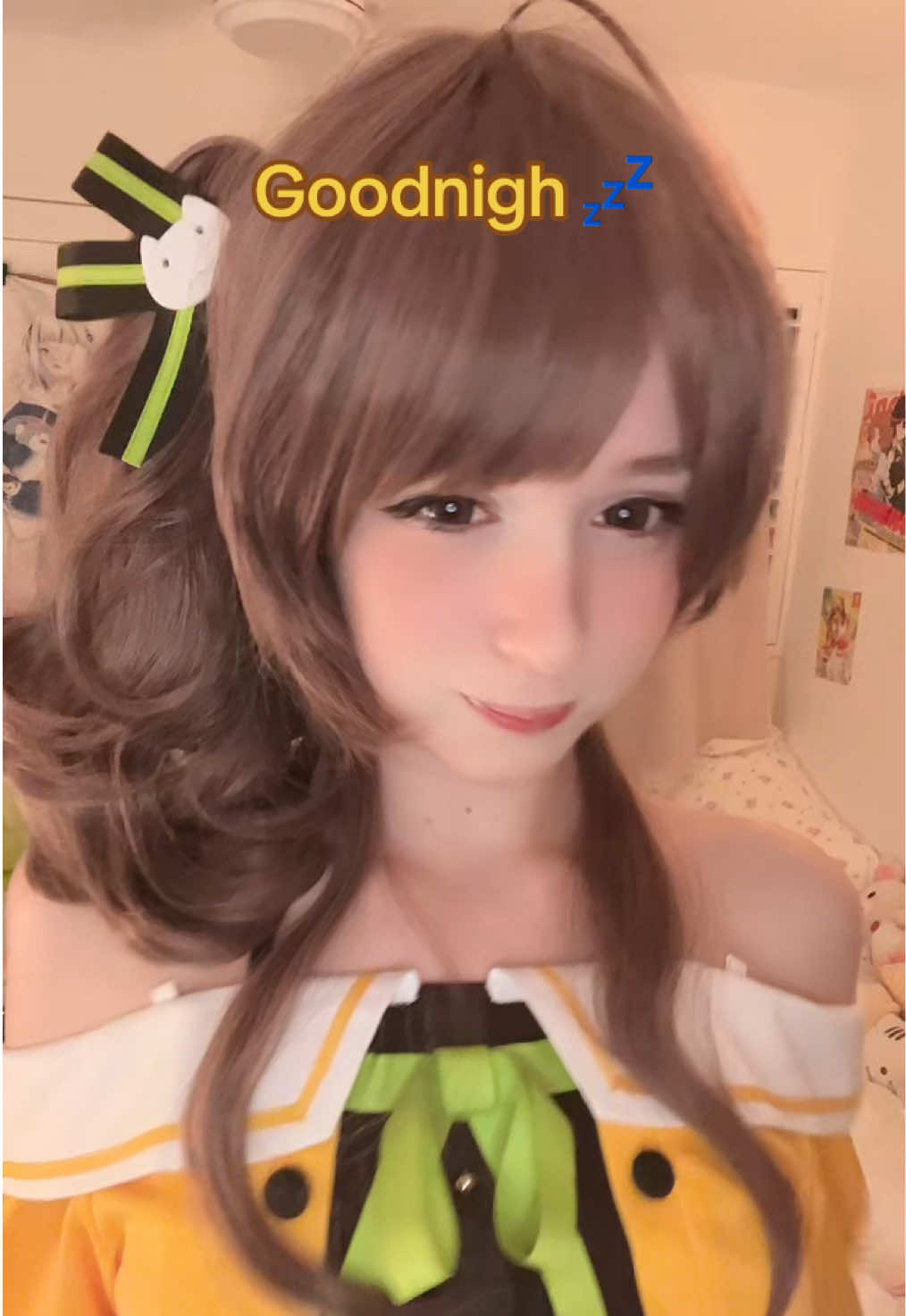 Hello i do not eat paint i just tried somthing new with my makeup and put it around my lips but i am now eating it a little...#hololive #matsuri #natsuiromatsuri #hololivecosplay #cosplay #cosplagirl #fyp
