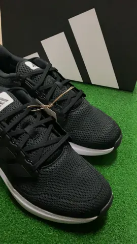 #adidas Lifestyle Ultimashow 2. #รองเท้าวิ่งออกกำลังกายเพื่อสุขภาพ #กดที่ตะกร้าเหลืองเลยนะครับ #สินค้าพร้อมส่ง 