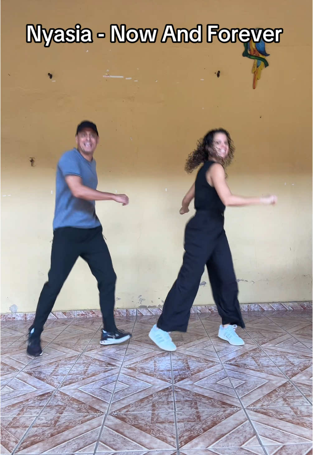 Pra mim, umas da melhores! Pra ouvir e dançar! E você, curte essa? Bora dançar! #passinho #Flashback #nostalgia #dança #bonstempos #anos80e90 #freestyle @Vitória Martins @Nyasia_Freestyle 