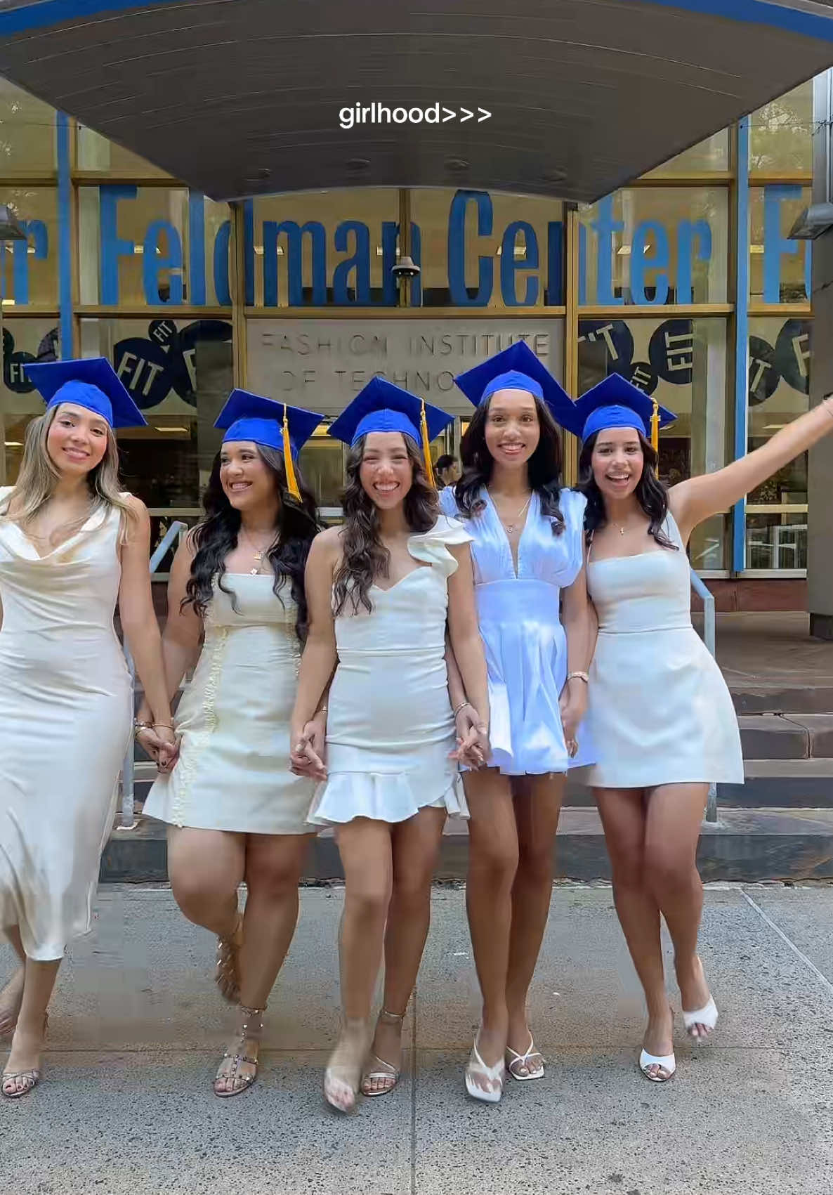 5/5🥹🤍🫀@FIT #fyp #parati #latinas #grad #graduation #fit #gradfitcheck #whitedress #matchingoutfits #matching #outfitcheck #graduationpictures #dominicanas 