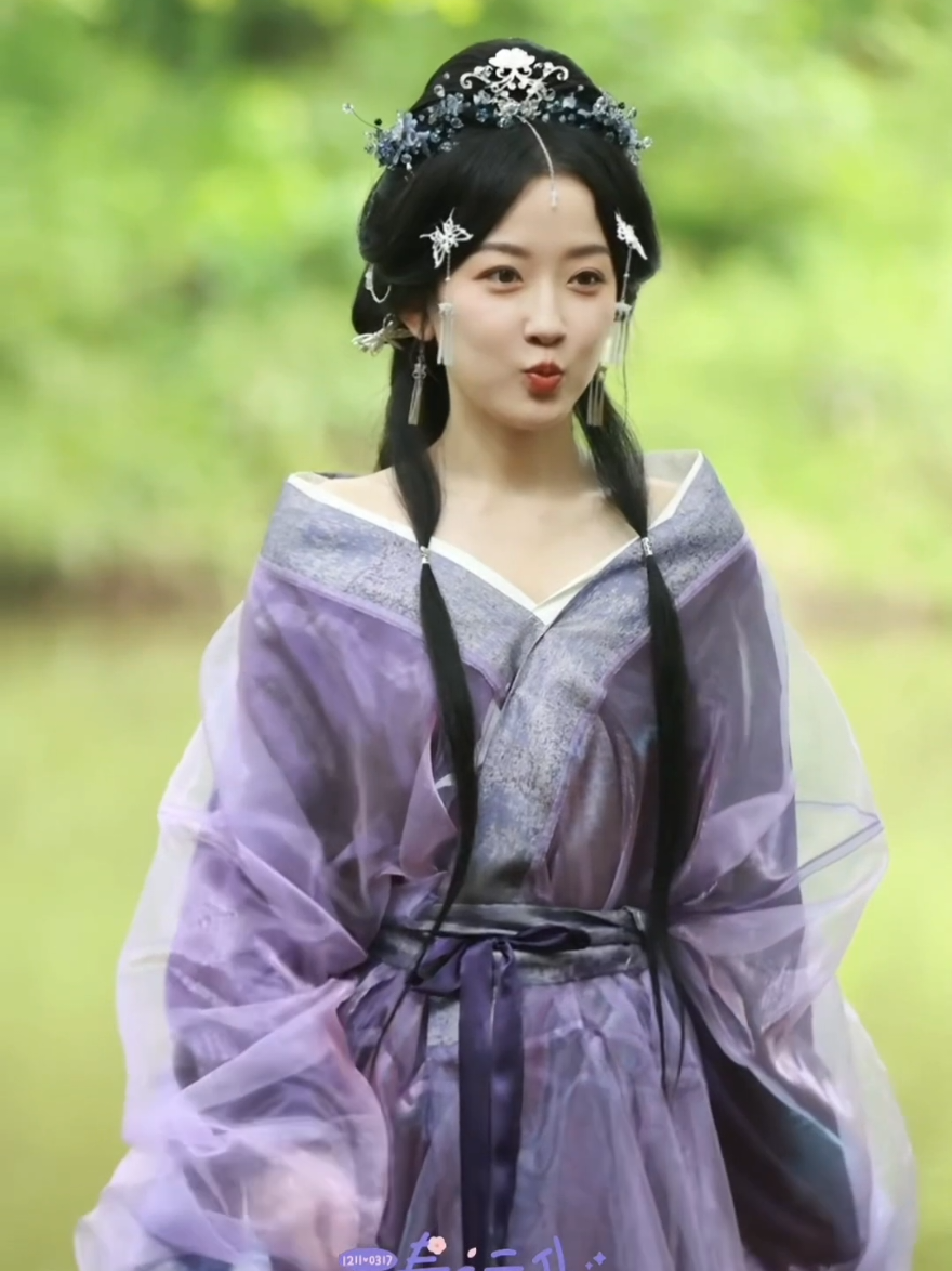 Lucu, ini yang lagi syuting drama kostum juga joget 😄 #hanyutong #韩雨彤 #yutong 