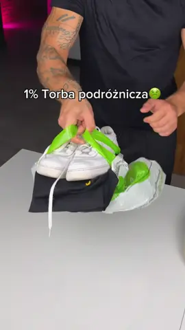Okej, ale... dlaczego ta torba jest dosłownie idealna? 🎒✈️ #poradypodróżnicze #bagażpodręczny #wakacje #podróże #wtrasie #trybwakacyjny