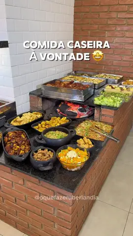 Comida caseira à vontade no fogão a lenha @churrascariacasagrill 🤩😋 E ainda abre todos os dias! A Churrascaria e Restaurante Casa Grill que tem comida caseira neste self-service para comer a vontade: de segunda a quarta à vontade por R$ 50,00 por pessoa com opções de carne na pista. De quinta a domingo é R$ 60,00 por pessoa e tem o churrasco incluso! A pista tem saladas e Bobó de camarão aos fins de semana. Bebidas e sobremas são a parte Marmitex a partir de R$ 23,00  Aqui tem delivery  Rua São Francisco Xavier, 590 - Tubalina #uberlandia #fogaoalenha #comidacaseira