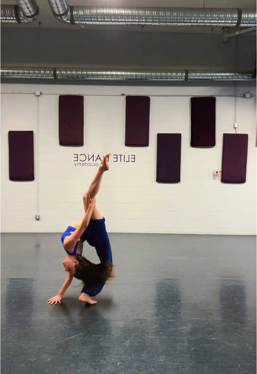 Had to try this one!! #fakebodyy⚠️ #trending #dancer #dance #tricks #technique #relatable #fypage #fypシ #fypシ゚viral #foryoupage #viral #viralvideo #trending 