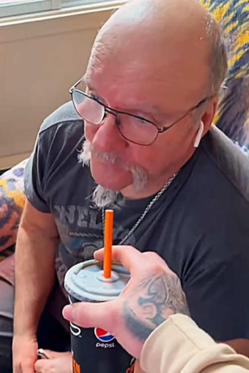 Dad and his troublesome son 🥸🥸vs🤪🤪#funny #prank #funnyvideo #prankdad #funnymoments #foryou #foryoupage #happy #fyp #fypシ #viral #viralvideo #tiktok #viraltiktok #dadsoftiktok #funnyprank #scarecam #scareprank #scary #scared #haha #son#dad 