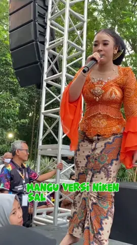 Sama-sama Enak kok, Cuma Beda Versi, Kalian Suka Versi Siapa ?? #mangu #nikensalindry #dewipersik #sctv 