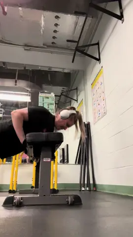 Lunch Break workout chronicles continues 🫶🏼👌 hope everyone got to move today. #hiit #Fitness #wod #toronto #fitlife #circuittraining #happyplace #lunchbreak 