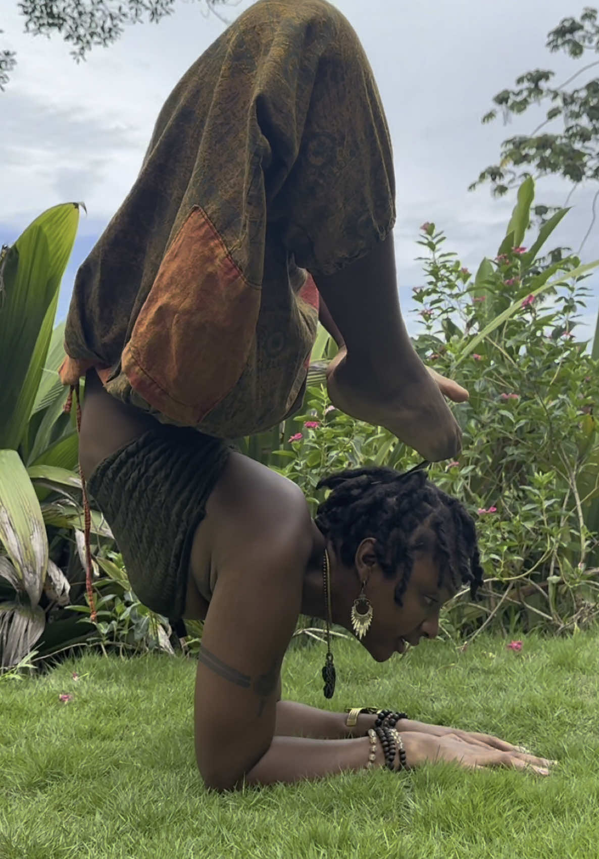 Sis… be fr. ✨ How many times are you gonna stretch for him when your soul’s been screaming to stretch for you? These 3 postures are more than just asanas—they’re a spiritual extraction ritual to delete the dusty, unblock your sacral, and return to your inner temple. You don’t need closure. You need core strength. Try these & tag a wombman who’s still stuck on someone who couldn’t even rise with the sun. You deserve sovereignty. Not situationships. Now breathe, arch, and let that clown energy slide off your spine. ⸻ #wombhealing #divinefeminineenergy #yogaforwomen #wombwisdom #dustydetox #yogaisritual #empoweredwombman #feminineembodiment #yonihealing #breatheandletgo #spiritualselfcare #healyoself #yoniversevibes #soulbodysacred #sistarhealing