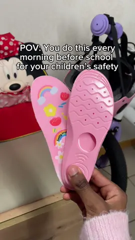 These insoles with AirTags help me keep a calm mind while my kids are at school. Get them for yours at the link in bio 🔗❤️