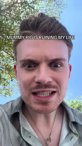 MUMMY PIG STOP TRYING TO GET TO ME YOU WILL NOT WIN THIS ONE #mummypig #peppapig #uk #comedy #greenscreen 