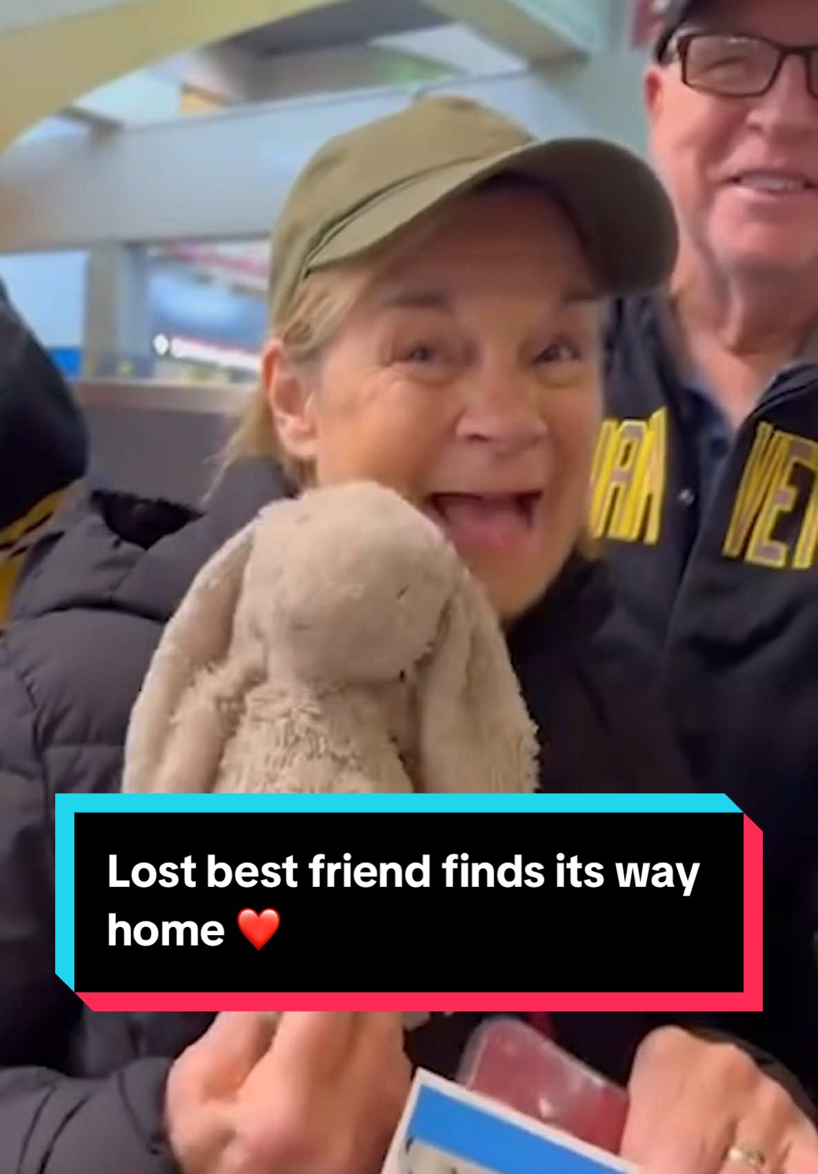 A lost best friend, a big airport, and a whole lot of heart 💛🐰 When 6-year-old Waylynn lost her beloved stuffed bunny at Pittsburgh International Airport, staff member Patti Getty turned the search into an adventure. Bunny toured the terminal, posed for photos, and captured hearts online. Thanks to the community’s help, Bunny was safely reunited with Waylynn—proof that even small acts of kindness can lead to a whole lot of Majic 💫❤️❤️  (📸: Pittsburgh International Airport @pitairport )