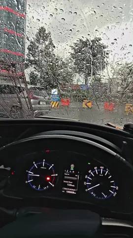 sahdu kali ujan ujanan#story #storymobil #didalammobil #fyp #hujan #hujan🌧️ 
