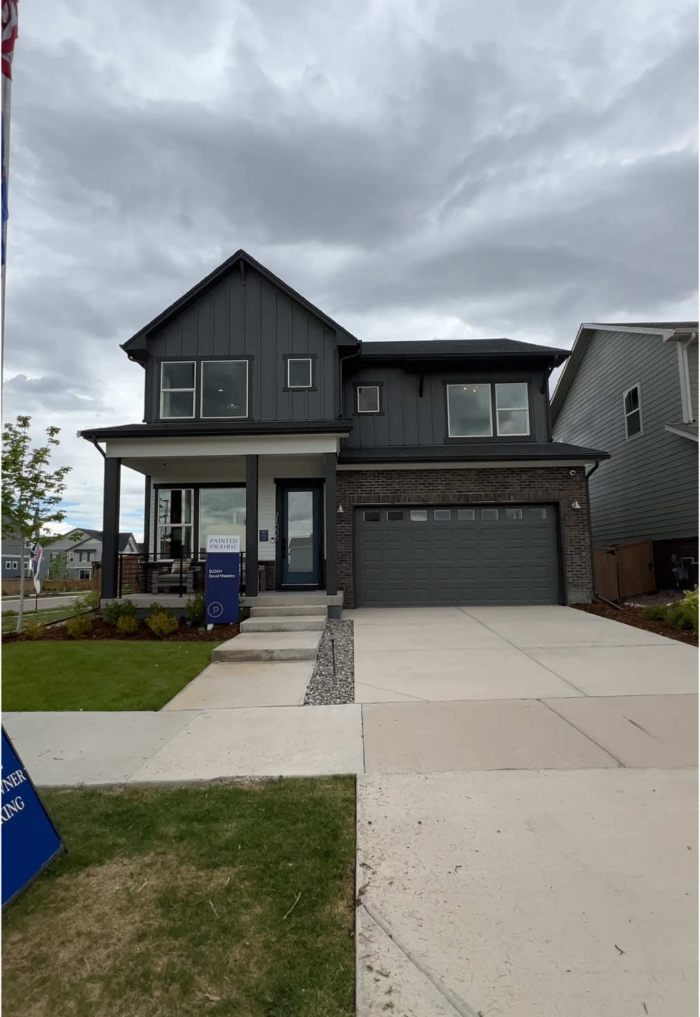 One of my favorite tours so far 😍 Tag someone who needs to see this  3-5 🛏️ • 2-3 🛁 • 2 🏎️   🏷️ - Starting from $599,990+ 4.875% Interest rate (subject to change) Interested in buying/selling in CO? One click away from your next home - Link in bio Builder: David Weekley #Colorado #Aurora #paintedprairie #realestate #newhome #modern #interiordesign #hometour  #foryoupage #livingweekley 