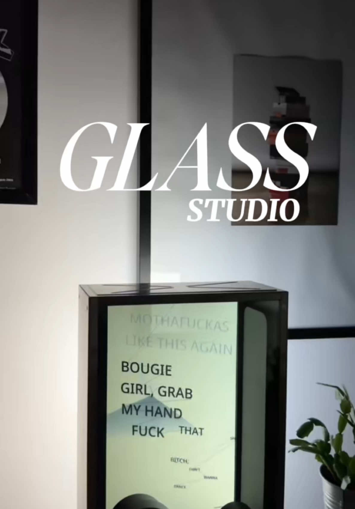 Los millonarios usan esto para escuchar música y para verla?  #glassstudio #lyricsspeaker #altavoz #altavozbluetooth 