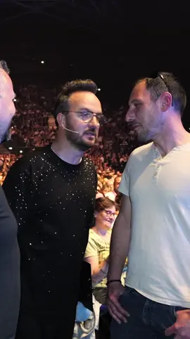 CLASH ! Y’a pas de sujet interdit avec moi ! C’est qui le bonhomme ??? #sketch #humour #joieetbonnehumeur #bonhomme #spectacle #clash #abonnetoi❤️❤️🙏 