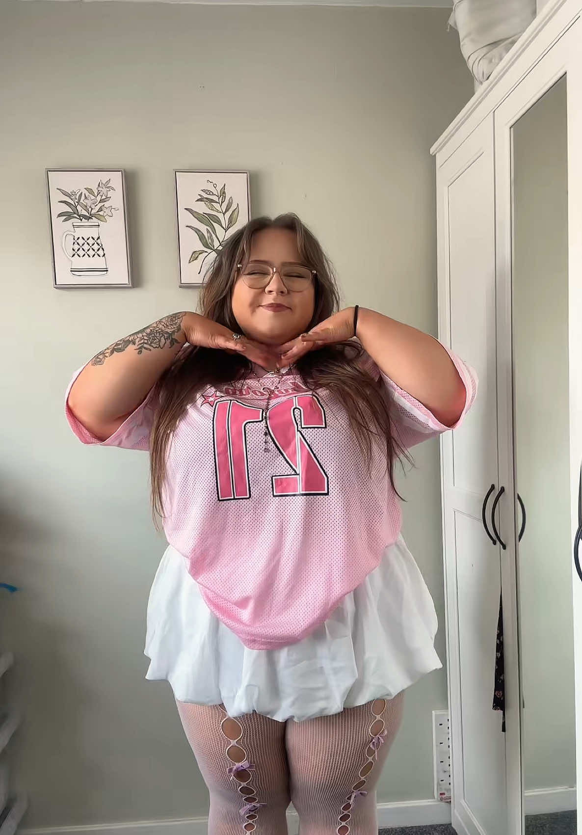 what do you prefer, pink and white or black and white ? #pinkoutfit #plussizefashion #fashion #outfits #outfitinspo #lgbtq🏳️‍🌈 #lgbt🌈 #thisorthat 