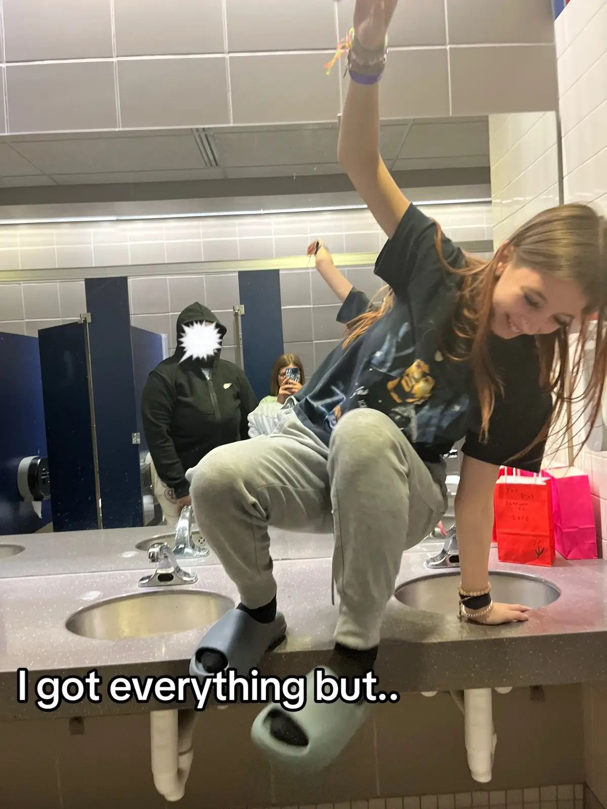 #longlivemydad #forever31 it been 5 years.. and 11 months.. and ts still don’t sit easy on my heart or soul.. 2,161 miserable days without you.. and I still ain’t found a way to get my mind off you.. I js wish I could talk to you one more time.. one more argument about my school work… I js wish I had more time with you in general pops.. but imma forever carry your name with me forever🙁❤️..