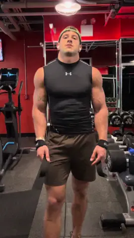 heavy shrugs for heavy traps guys #fyp #foryoupage❤️❤️ #workoutmotivation #gym #veins #veincheck  