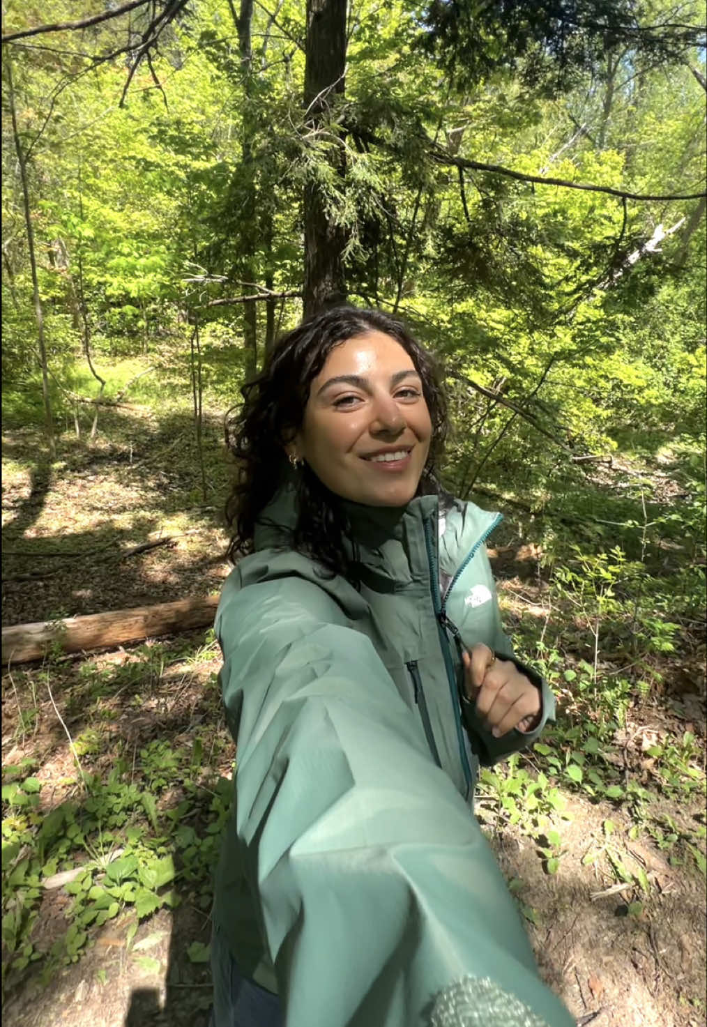 This better be what you mean when you ask me if I want to “go out”🗻🌲🌞 | @thenorthface Terrain Vista Pro 3L Pro Jacket #hikingoutfit #hikingessentials #thenorthface #rainjacket #gorpcore 