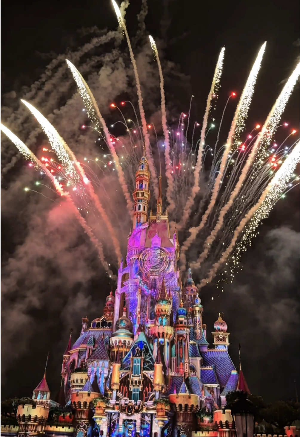 🫧🩷一生一定要來迪士尼看煙火🎆 #香港🇭🇰#CapCut #迪士尼  #跳樓機#煙火