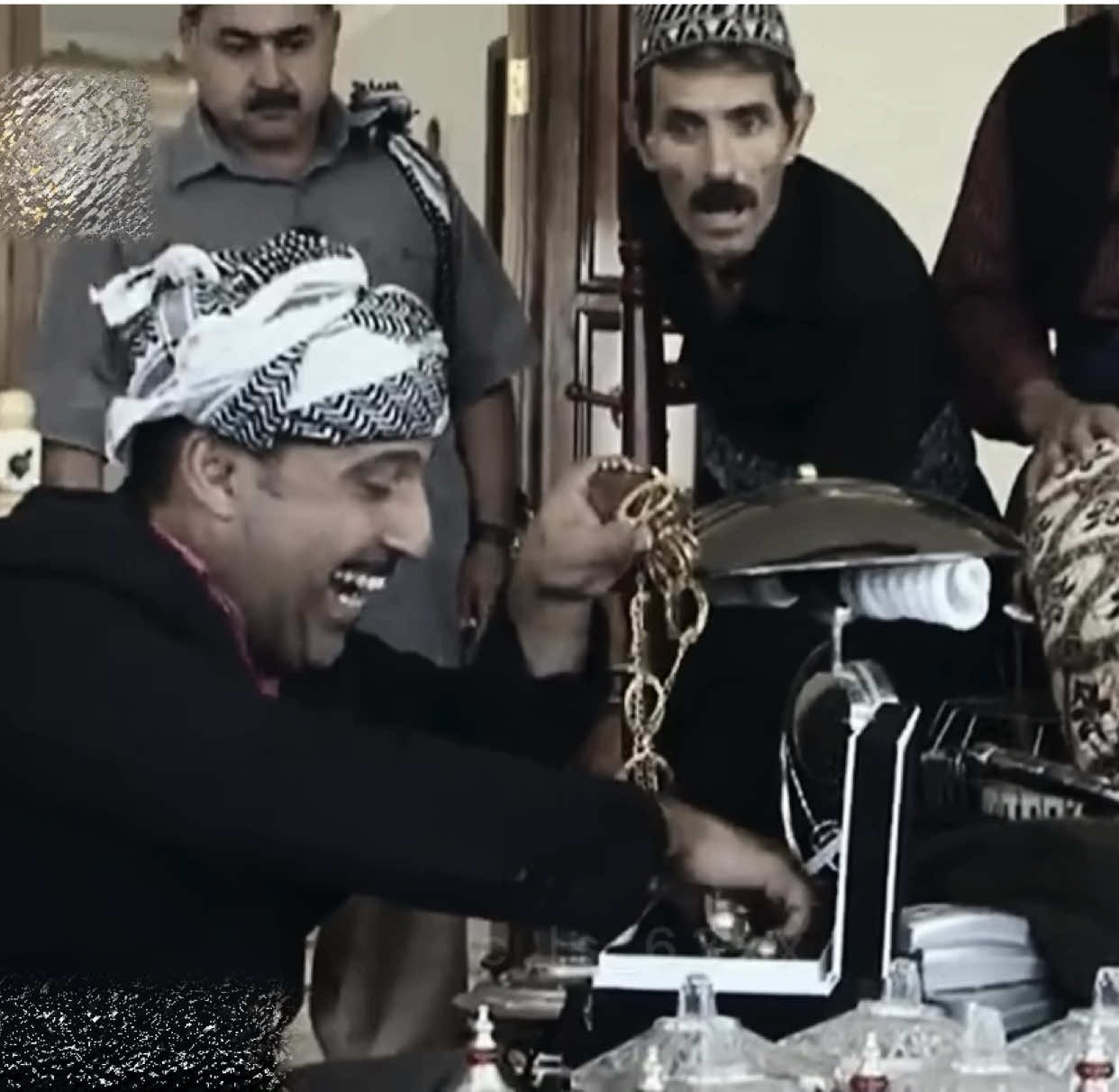 کە مناڵ بووم وام ئەزانی قسەکانیان بۆ پێکەنینە🖤✨. #foryouuu #hama_dambl🎥 #nmake #fypage #funny 