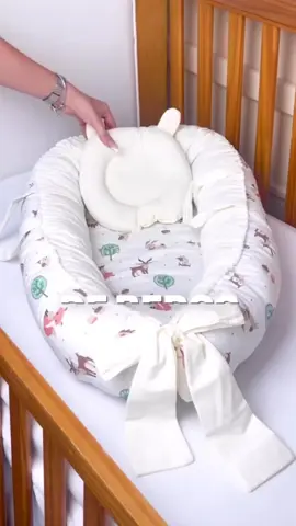 👶💤 Mais conforto, segurança e carinho para o seu bebê! Apresentamos o Ninho Redutor de Berço com Pompom + Almofada Anatômica, o combo perfeito para o soninho ideal do seu pequeno! 💗 ✨ Por que as mamães amam? ✅ Cria uma sensação de aconchego como no útero ✅ Reduz o espaço no berço e evita movimentos bruscos ✅ Acompanha almofada anatômica que previne plagiocefalia (cabeça achatada) ✅ Feito em algodão macio e respirável, com acabamento em pompom super delicado ✅ Portátil – ideal para levar em passeios, cama compartilhada ou viagens 💝 Indicado desde o nascimento até 6 meses 🌿 Hipoalergênico | 🧼 Lavável | 🧵 Acabamento artesanal 🛒 Garanta o seu agora! Conforto e tranquilidade nunca saem de moda. #NinhoRedutor #EnxovalDeBebê #SonoSeguro #NinhoParaBebê #MaternidadeReal #MãeDePrimeiraViagem #DicaDeMãe #AlmofadaAnatômica #QuartoDoBebê #ConfortoParaOBebê #BebêFeliz #NewbornCare #BabyEssentials #creatorsearchinsight  @Vanessa Langirolami  @Vanessa Langirolami 