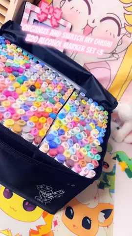 ✨Color-coded bliss 💖🖍️ Sorting, swatching, and silently sobbing over how pretty my Ohuhu markers are 😭💅 Nothing heals the soul like a fully organized rainbow 🌈 𐐪𐑂 ♡ 𐐪𐑂 ₒ 𐐪𐑂 ♡ 𐐪𐑂 ° Yes, I do talk to my art supplies like they’re my children. Yes, they do all have names. No, I’m not okay 🥲🫶 This is my favorite kind of therapy 💗 𐐪𐑂 ♡ 𐐪𐑂 ₒ 𐐪𐑂 ♡ 𐐪𐑂 ° Which color family is your fave? 💜💙💚 Do you also swatch your entire set the moment you open it or are you normal 🤭🎨 @Ohuhuart @ohuhuart_us  🏷️: ohuhu markers | ohuhu swatches | ohuhu marker set | artist tools | art supplies | art girl aesthetic | stationery addict | marker sorting | satisfying art | pastel markers | organization therapy | color swatch video | aesthetic reel | arttok | creative setup #ohuhumarkers #organizewithme #organizetok #alcoholmarkers #copicdupe #dupes #markerdupe #penpalswanted #stationaryaesthetic   🛍️: Markers: Ohuhu 320 set | Organizer: Bamboo marker holder | Paper: Canson swatch cards 💫 ⸻ 𐐪𐑂 ♡ 𐐪𐑂 ₒ 𐐪𐑂 ♡ 𐐪𐑂 ° 🖍️整うって気持ちいい〜💖✨ Ohuhuマーカーを色分け＆スウォッチしながらニコニコしてるだけの動画です🥲💅 虹みたいな配色に心が洗われる🌈 𐐪𐑂 ♡ 𐐪𐑂 ₒ 𐐪𐑂 ♡ 𐐪𐑂 ° 画材＝わたしの子どもたちです。 ひとつひとつに愛着あり🫶 これは自己流アートセラピー💗 𐐪𐑂 ♡ 𐐪𐑂 ₒ 𐐪𐑂 ♡ 𐐪𐑂 ° 好きなカラーグループはどれ？💜💙💚 新しいマーカーセット、即スウォッチする派？それとも我慢できるタイプ？🤭🎨 🏷️: おうふうマーカー | アート用品 | カラースウォッチ | 整理整頓動画 | アート好き | マーカー沼 | パステルマーカー | ステーショナリー | 癒しリール | 色オタク | アートVlog 🛍️：マーカー：Ohuhu 320色セット | 収納：竹製ホルダー | 用紙：Cansonスウォッチカード 💫