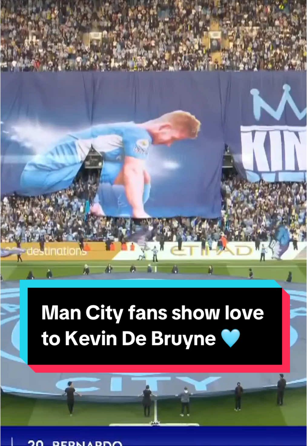 Manchester City fans show love to their midfield maestro, Kevin De Bruyne, ahead of his final home match for the club. 🩵 #Soccer #PremierLeague #mancity #debruyne #kevindebruyne 