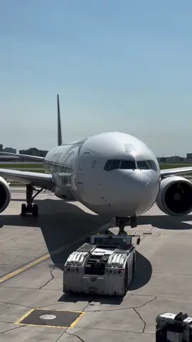 Giant’s pushback!!😍 #viral #egypt #travel #egyptair #heathrow #london #fyppppppppppppppppppppppp #plane #flying #aviationlovers #cairo #aviation #tiktok #fyp 