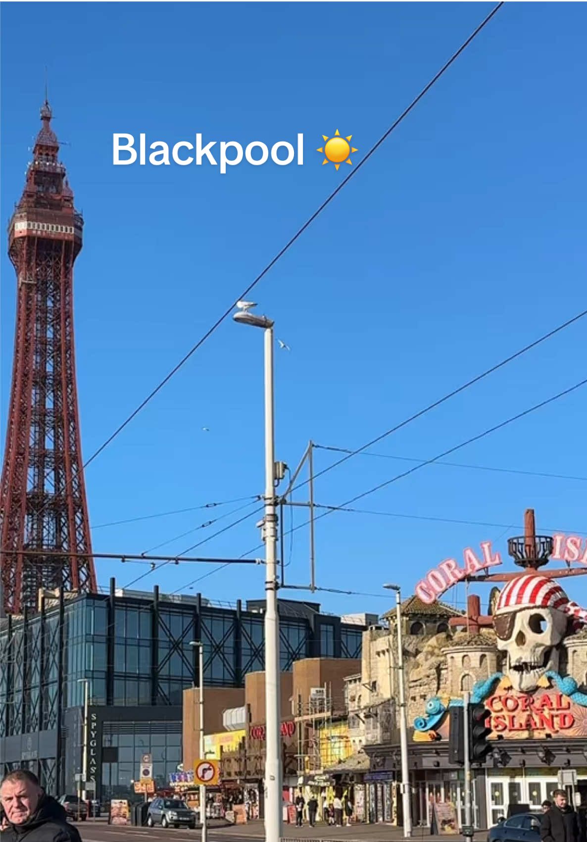 Long weekend in Blackpool 🌊 #havenholidays #martonmere #caravanlife #caravanpark #uk #getaway #weekend #blackpool #blackpoolbeach #coralisland #arcade #party #ukbreak #blackpooltower #glitterball #fishandchips #ukfood 