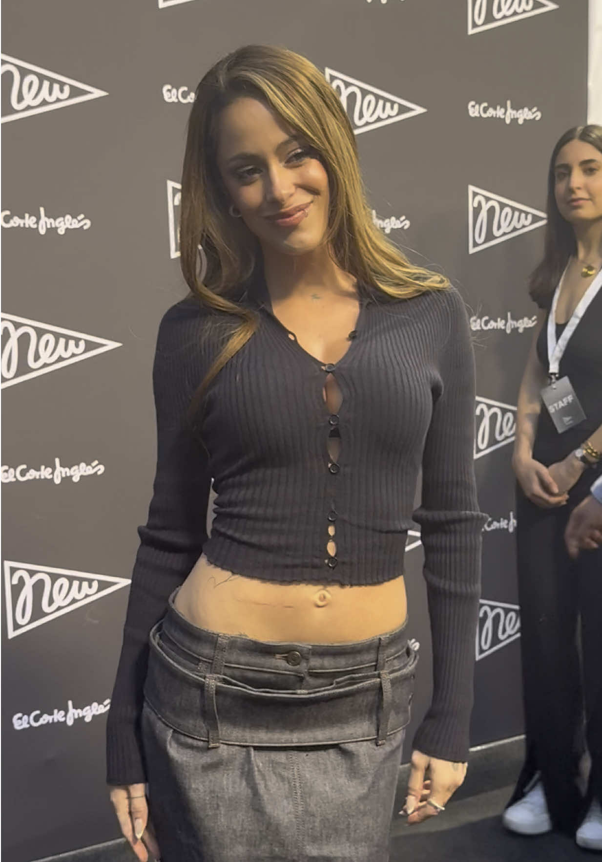 Guapísima @TINI en el evento de @El Corte Inglés del que es imagen  #tinistoessel #tini 