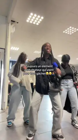 Relou 😂😂😂😂😐#fyp #prtoi #danse #flop #dance #gospelmusic #seben 