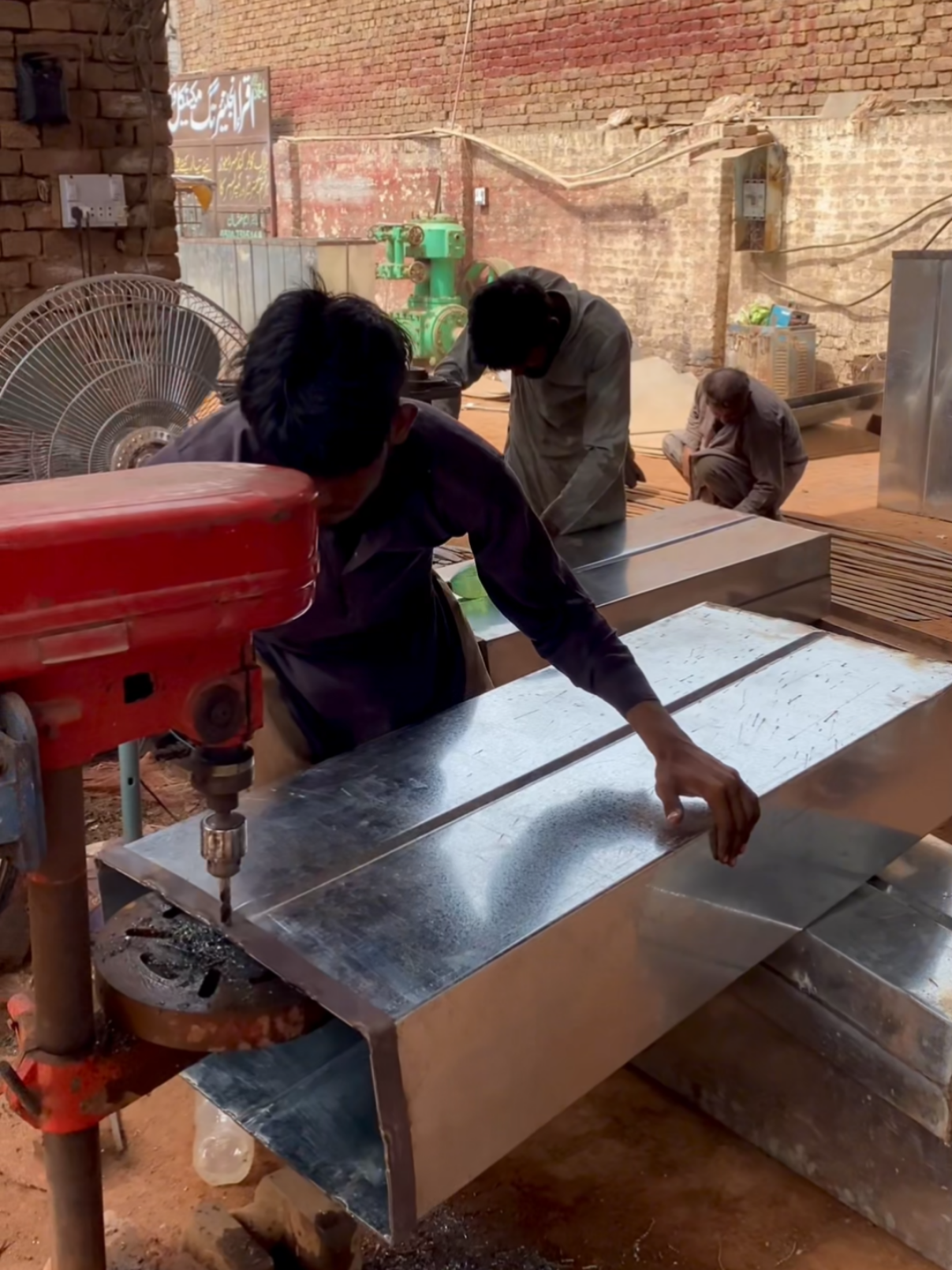 ice blocks cube  manufacturing process #fyp #technology #manufacturing #iceland #virlvideo #hardworking 