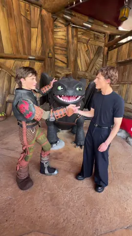 This is EPIC! When Hiccup meets Hiccup in Isle of Berk at Epic Universe. #universalorlandoresort #epic #epicuniverse #orlando #fl #florida #hiccup #tootless #httyd #howtotrainyourdragon #masonthames #universalorlando #universal #ueu 
