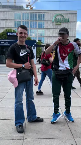 Outfit Check mi talahon #fy #berlin #mustafacomedy #outfit #sympathisch @Canade mit Seitenscheitel🇨🇦 