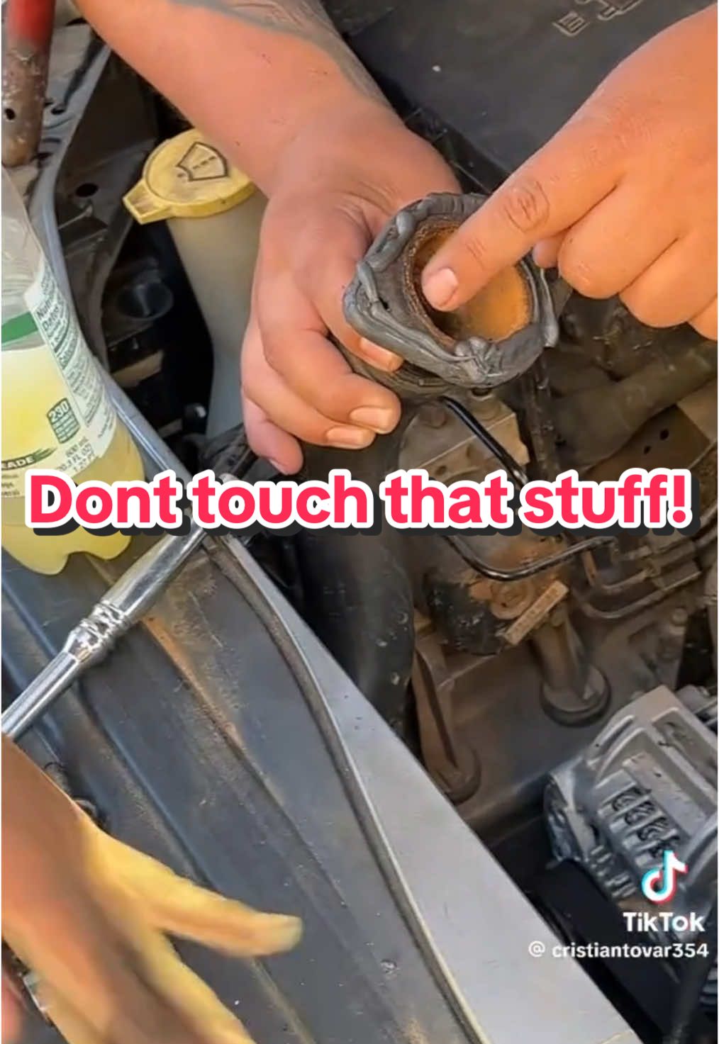Stop pretending to be a professional when you can get a professional hand soap right here and boom..you’re in! #gripclean #heavyduty #cleaninghacks #handsoap #allnatural #mechanic #DIY #oil #grease #industrial #garage #professional 