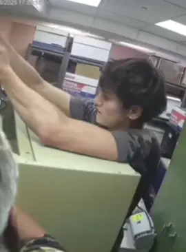 @Zeta bonesmashing on the first day of his job😭😭💔💔#looksmaxing #fyp #viral #foryoupage #zeta 