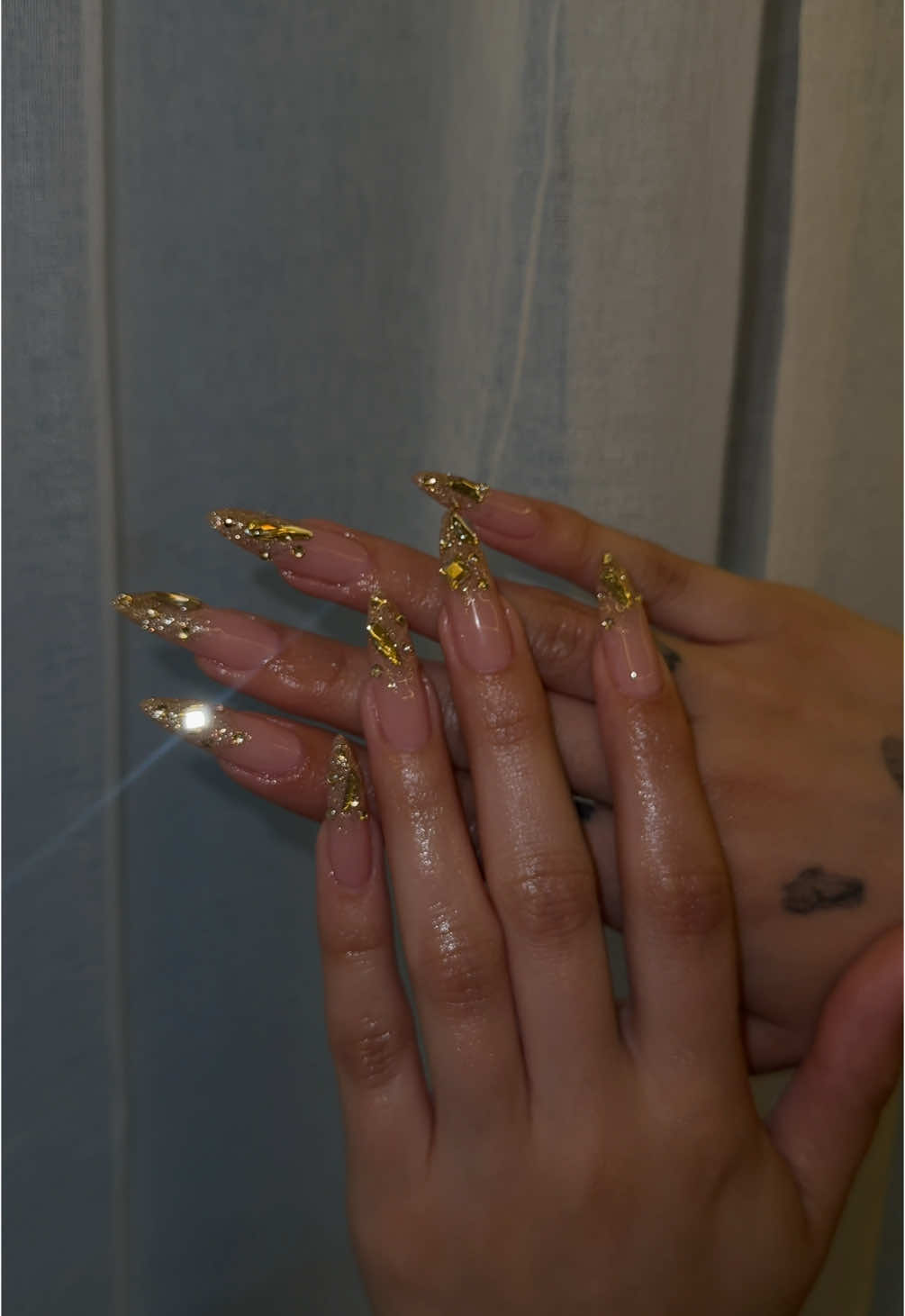 birthday set 🥂💫  • #fyp #foryou #foryoupage #fypシ #fypシ゚viral #fypツ #goldnails #birthdaynails #nailinspo #birthdaynailinspo #almondnails #longnails #nailtech #gelx #gelxnails 