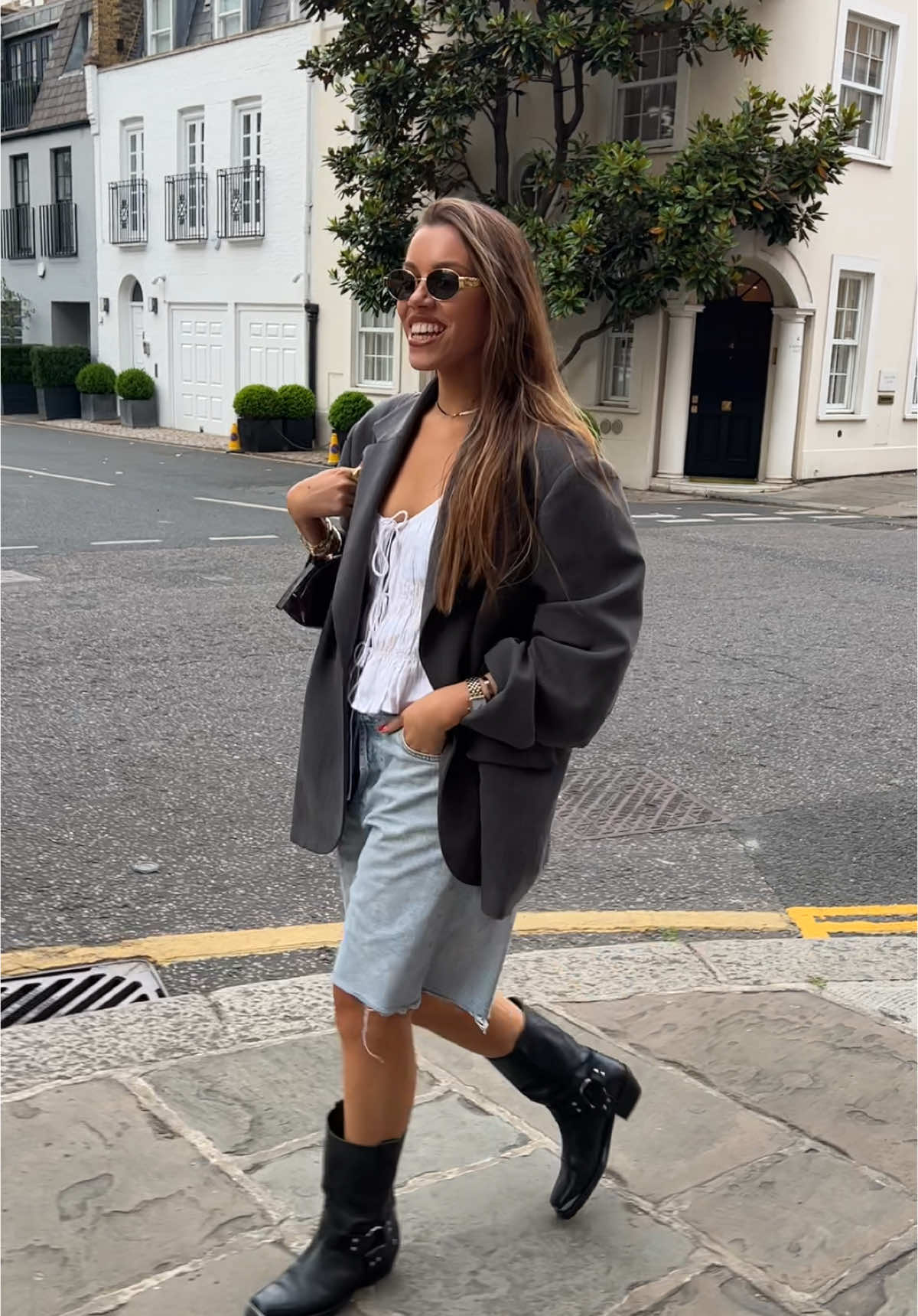 Oops forgot about my sunnies 👀@abercrombie @asos @TOPSHOP TOPMAN @Sisters and Seekers @ANINE BING OFFICIAL @& Other Stories #fitcheck #whatimwearing #whereisyouroutfitfrom #OOTD #outfitideas #outfitinspo #outfitoftheday #styletips #styleinspo #asos #topshop #jorts #blazer #celine #london #stylediaries #spring #londonstyle #londonfashion #springstyle #springoutfit #springoutfitideas #jortsoutfit #styletips 