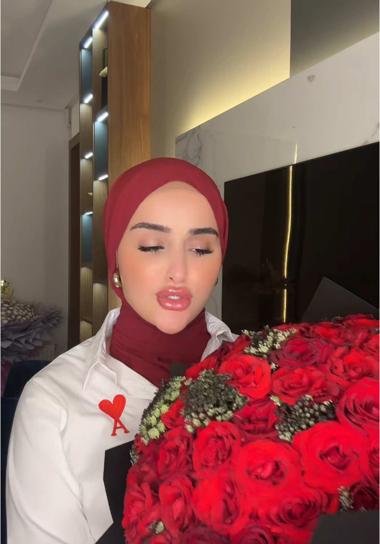 كم وردة في الفيديو 🫣🤣🥰#اكسبلورexplore #اكسبلور #douhalaribiii❤️ ##bissanismail #اخطي #ترند 