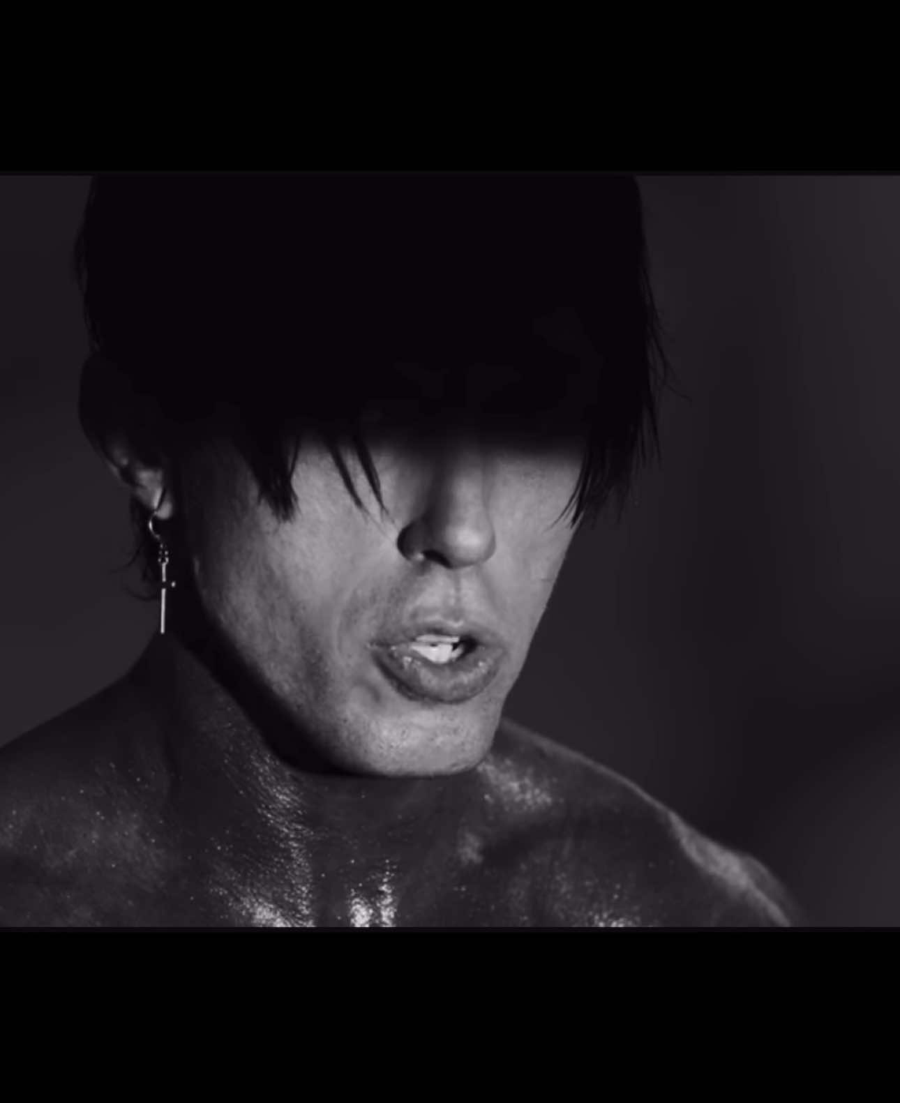 #fallinginreversefans #fallinginreverselive #fallinginreverseedit #fir #fallinginreversefan #fallinginreversefanpage #fallinginreverseedits #fallinginreverseband #ronnieradke #ronnieradkeedit #ronnieradkefans #ronnieradkesinging #ronnieradkeedits #fallinginreversenewsong #godisaweapon #marylinmanson 