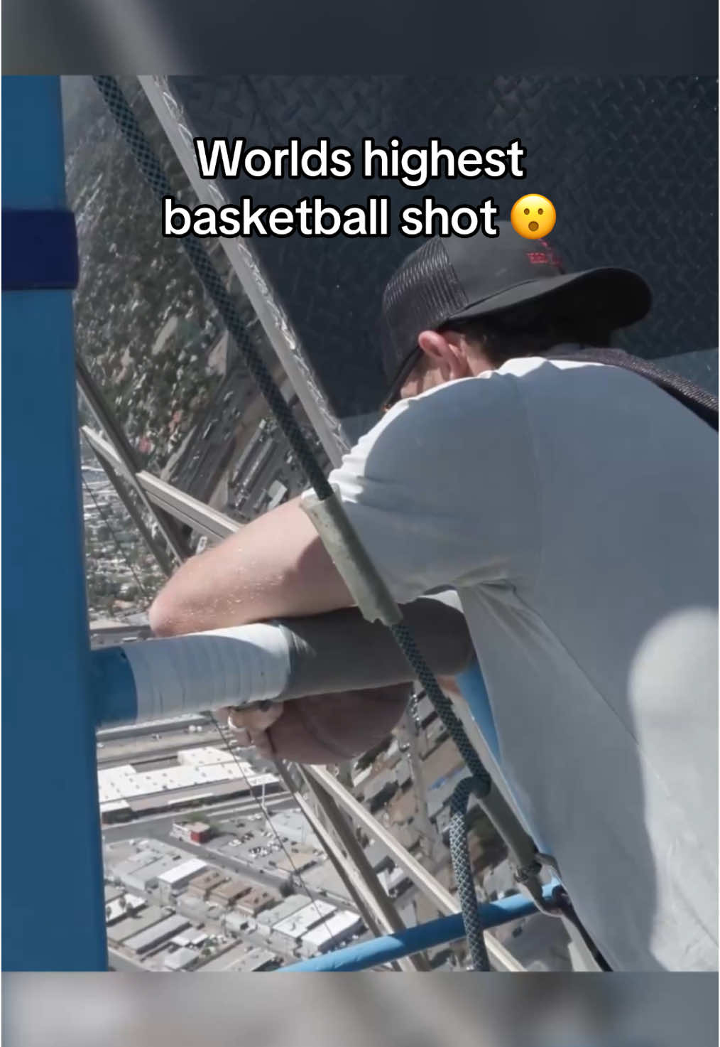 😳😳😳 (via @Dude Perfect) #basketball #trickshot 