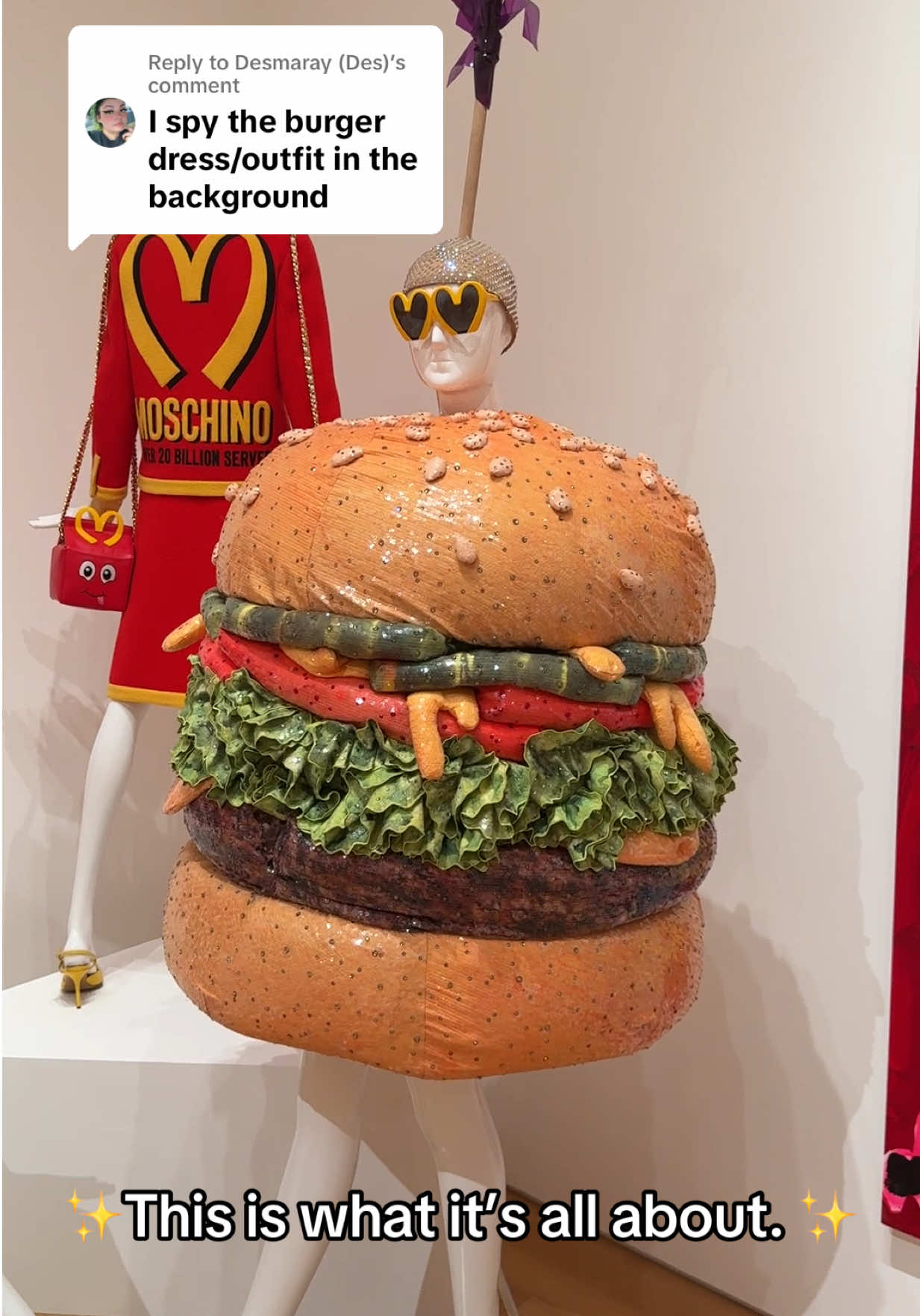 Replying to @Desmaray (Des)  She is beauty. She is grace.  She is THE cheeseburger Dress.  Surreal seeing the Iconic Moschino  “Katy Perry” Met Gala  Cheeseburger dress IRL.   #metgala #fashion #jeremyscott #fashion 