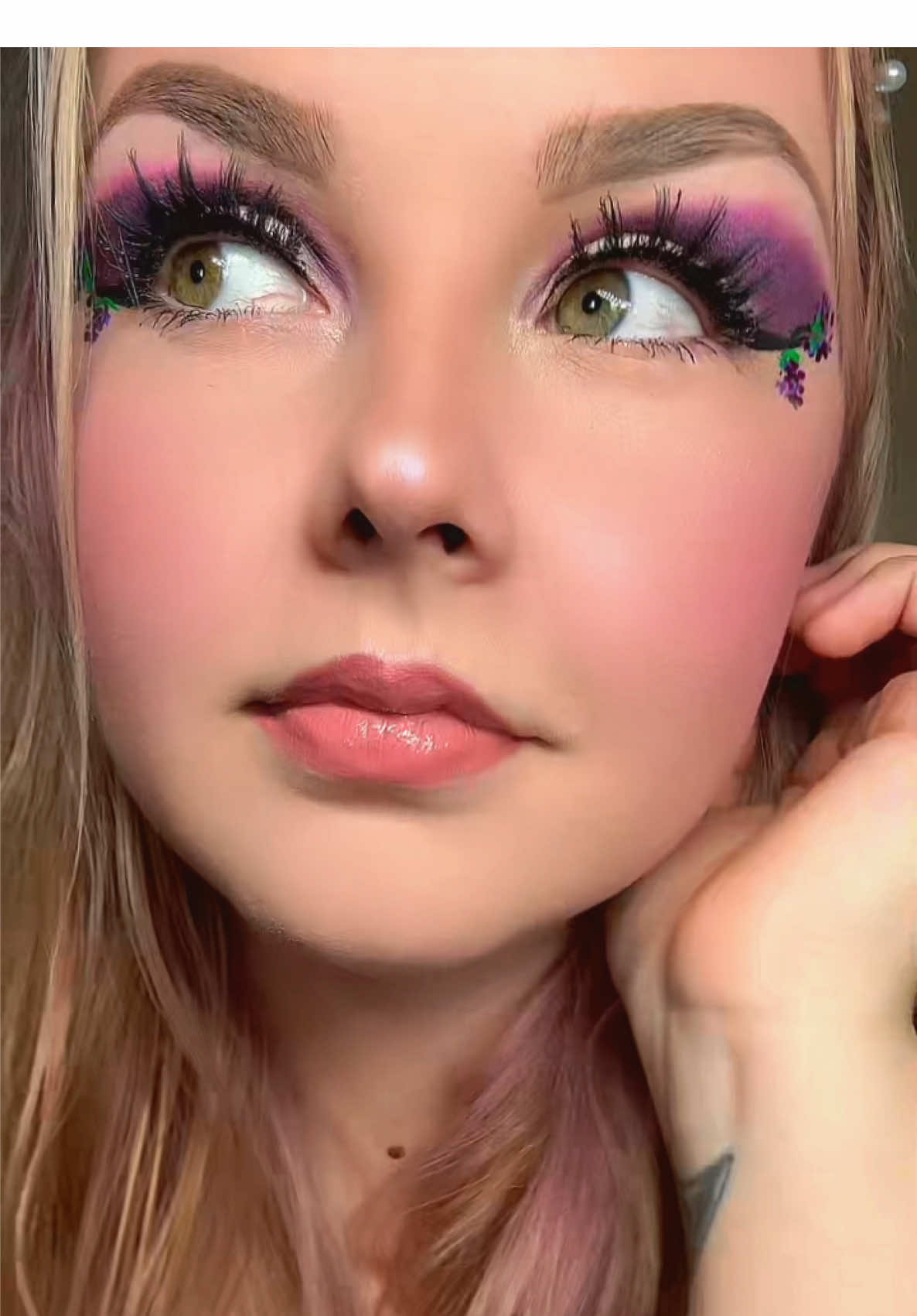 On today’s makeuplook menu we are serving purple with a side a grapes. 💜🍇 #makeupideas #viralmakeup #makeuptok #flawlessmakeup #tiktokmakeup #makeuptrend #makeupchallenge #highendmakeup #TrendTok #TrendTokApp #fypシ゚ #viralditiktok #goviral today’s makeup is brought you by the products used @Too Faced @Patrick Starrr @Anastasia Beverly Hills @Huda Beauty @tarte cosmetics 