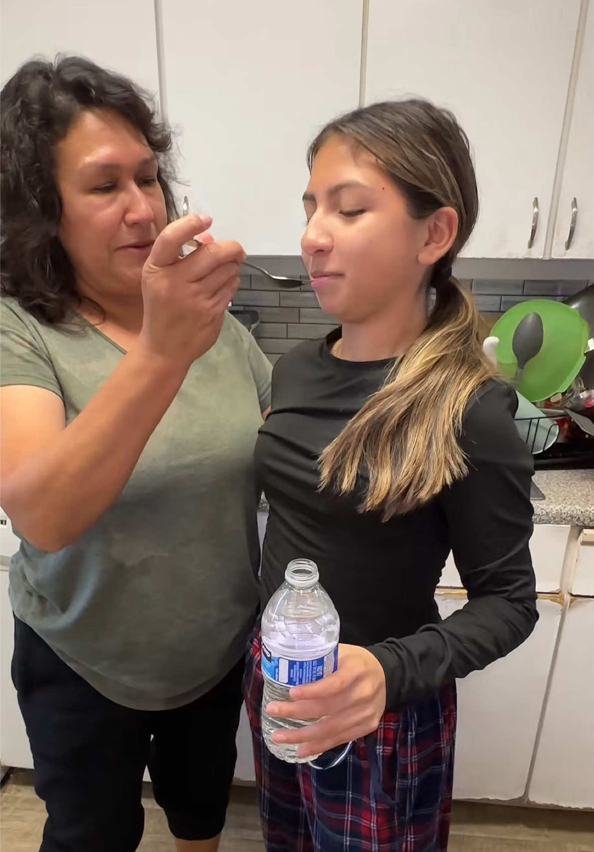 Who else hates to drink medicine? @𝐄𝐯𝐞𝐥𝐲𝐧♛ came out like me I hate medicine and teas🤢🤮 #MomsofTikTok #momlifebelike #momlife #teensoftiktok #teenagerlife #teenagers #daughtersoftiktok #daughters 