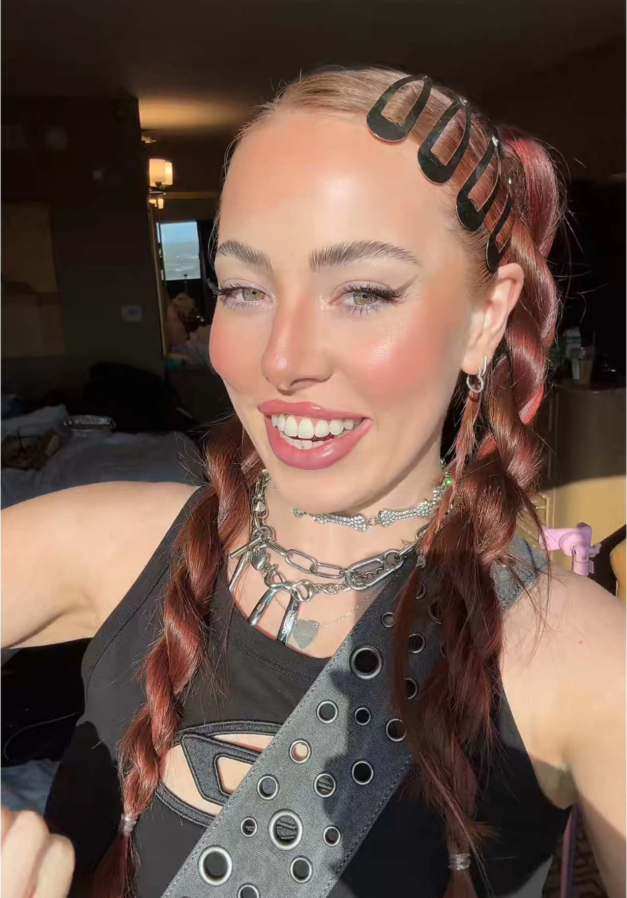 nothing like a fun hairstyle and good necklace stack 🤌 #edclasvegas #ravetok #edmtiktok #raveoutfit #festivalfashion 